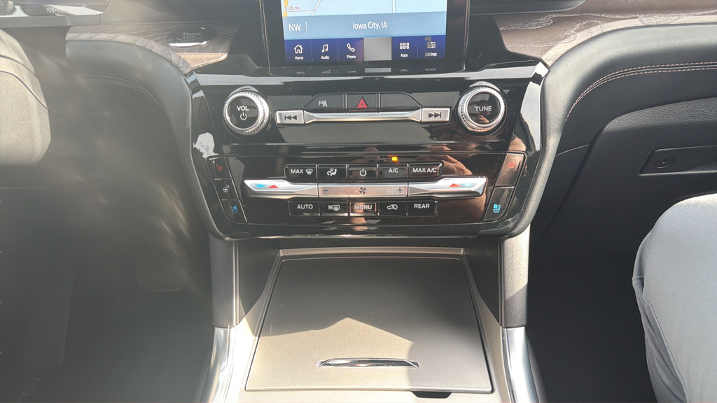 Certified 2023 Ford Explorer Platinum w/ Technology Package AWD/4WD image 33