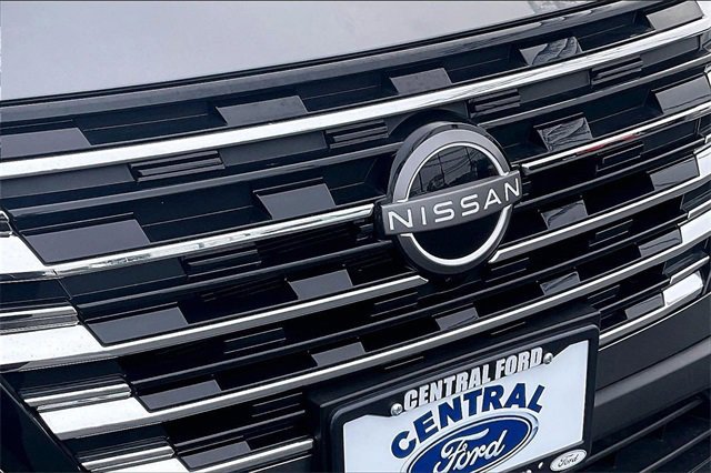 Used 2025 Nissan Rogue SV image 26