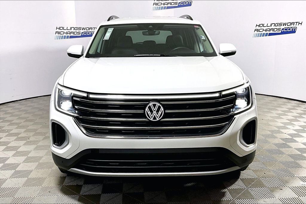 Used 2025 Volkswagen Atlas SE FWD image 2