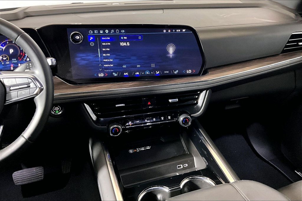 Used 2025 Chevrolet Suburban Z71 AWD/4WD image 5