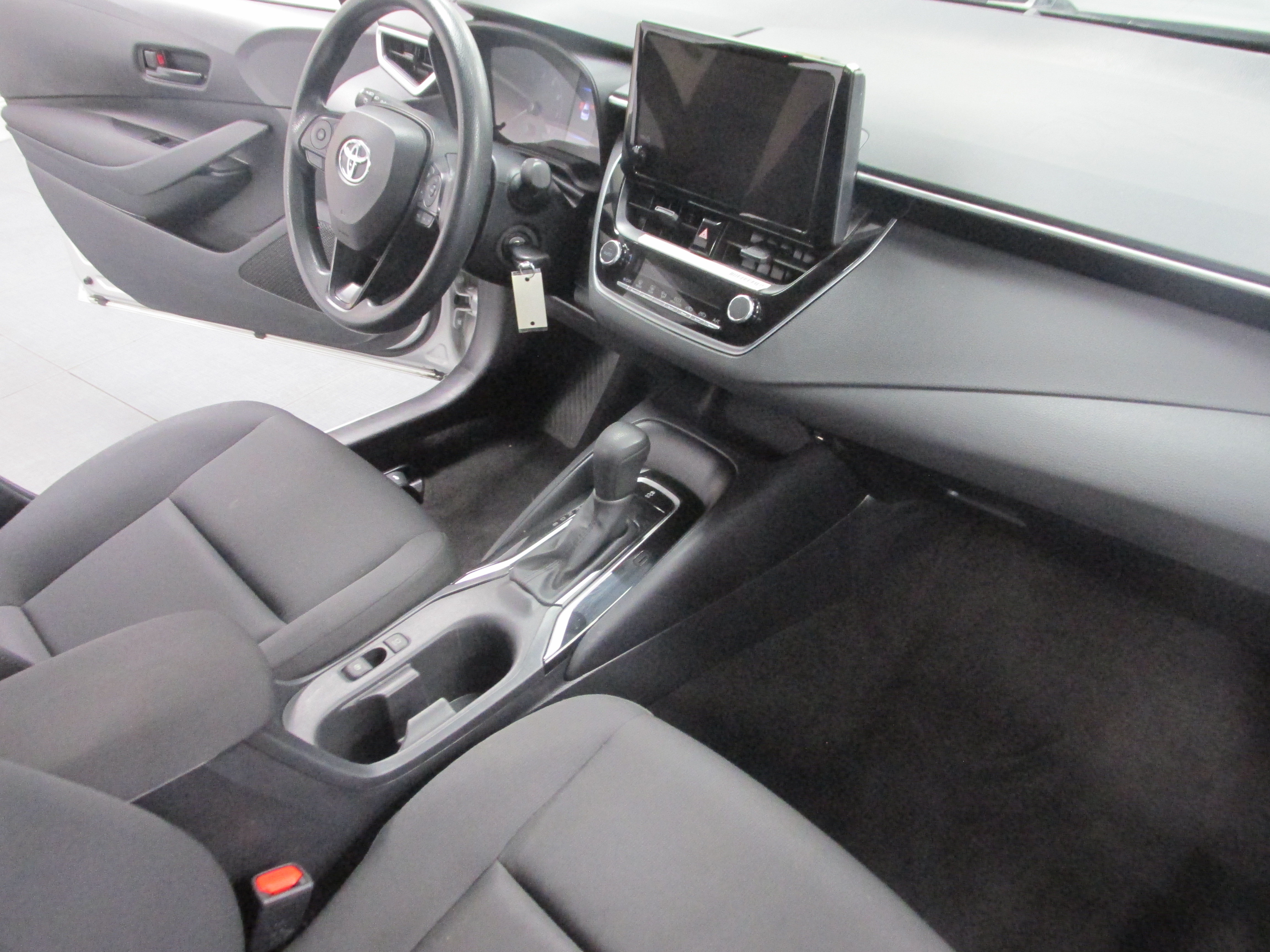 Used 2024 Toyota Corolla LE FWD image 24