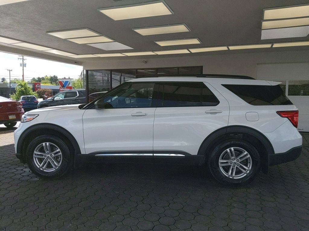 Certified 2022 Ford Explorer XLT w/ Equipment Group 202A AWD/4WD image 11