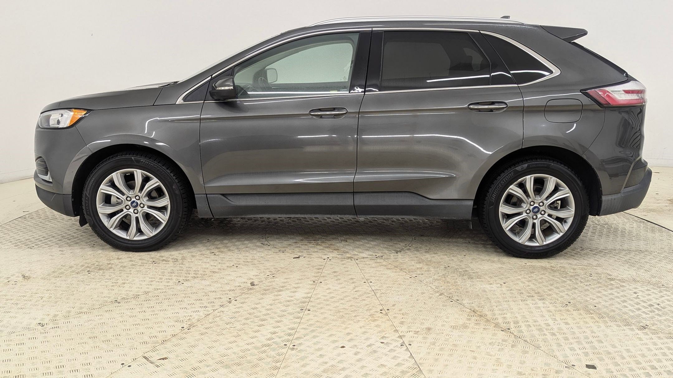 Certified 2019 Ford Edge Titanium image 2