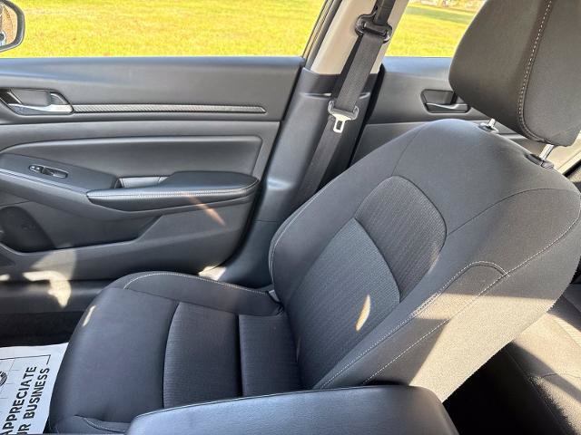 Used 2025 Nissan Altima 2.5 SV FWD image 6