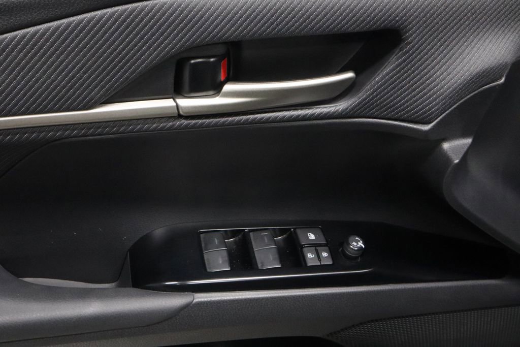 Used 2025 Toyota Camry SE AWD/4WD image 22