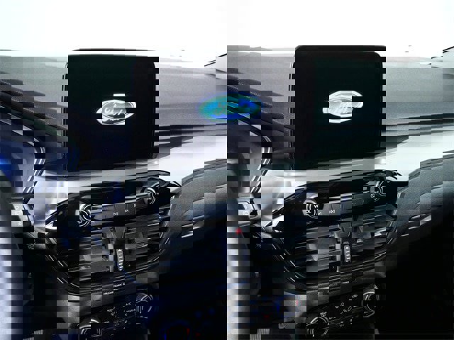 Certified 2022 Ford Escape Titanium w/ Class II Trailer Tow Package image 18