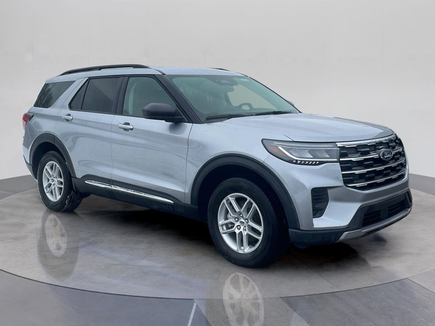 Certified 2025 Ford Explorer Active AWD/4WD image 9