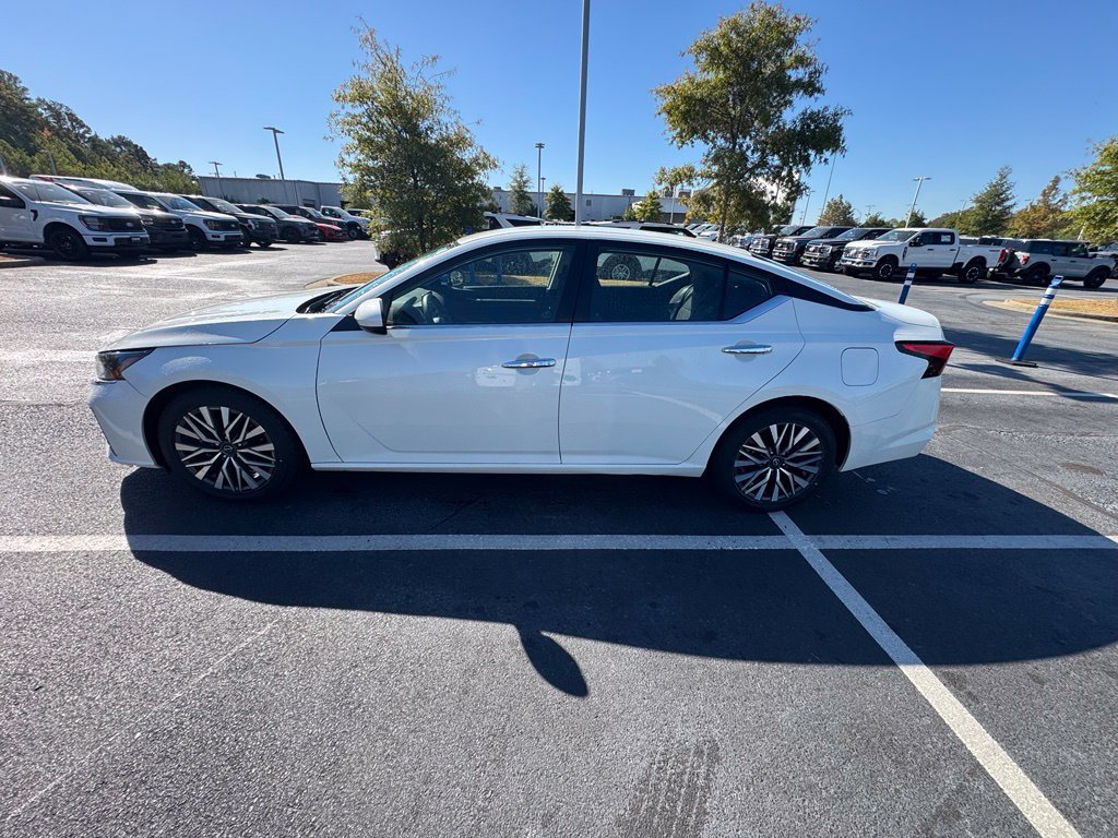 Used 2023 Nissan Altima 2.5 SV FWD image 4