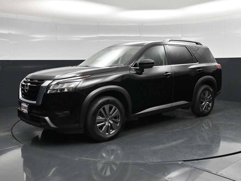 Used 2025 Nissan Pathfinder SV FWD image 7