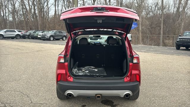 Certified 2022 Ford Escape Titanium w/ Class II Trailer Tow Package image 31