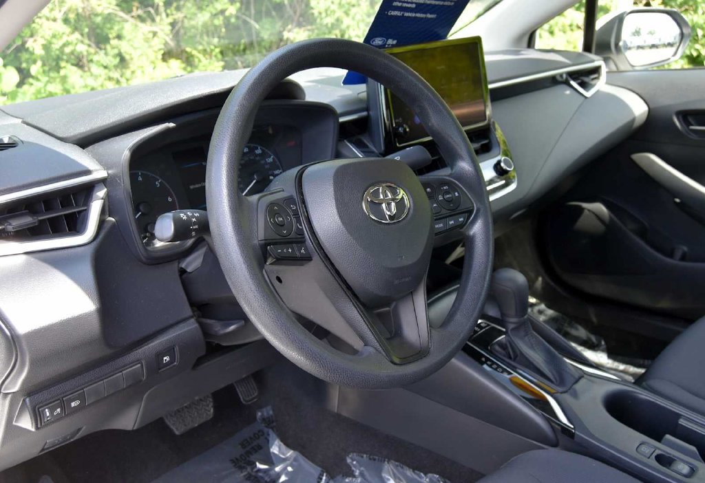 Used 2023 Toyota Corolla LE FWD image 14