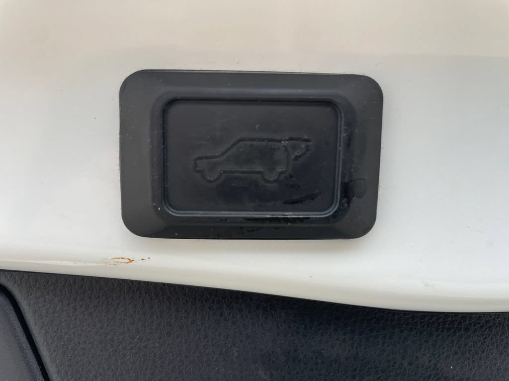 Used 2019 Toyota RAV4 XLE Premium w/ Cold Weather Package AWD/4WD image 32