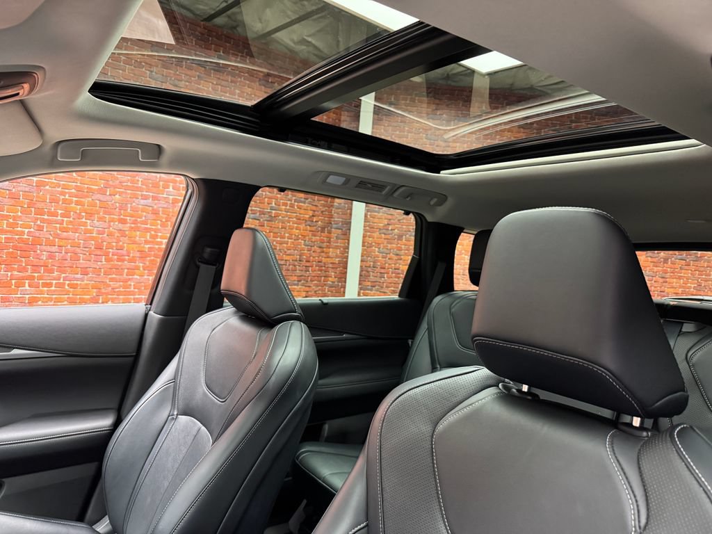 Used 2023 INFINITI QX60 Luxe w/ Performance Audio Package AWD/4WD image 3
