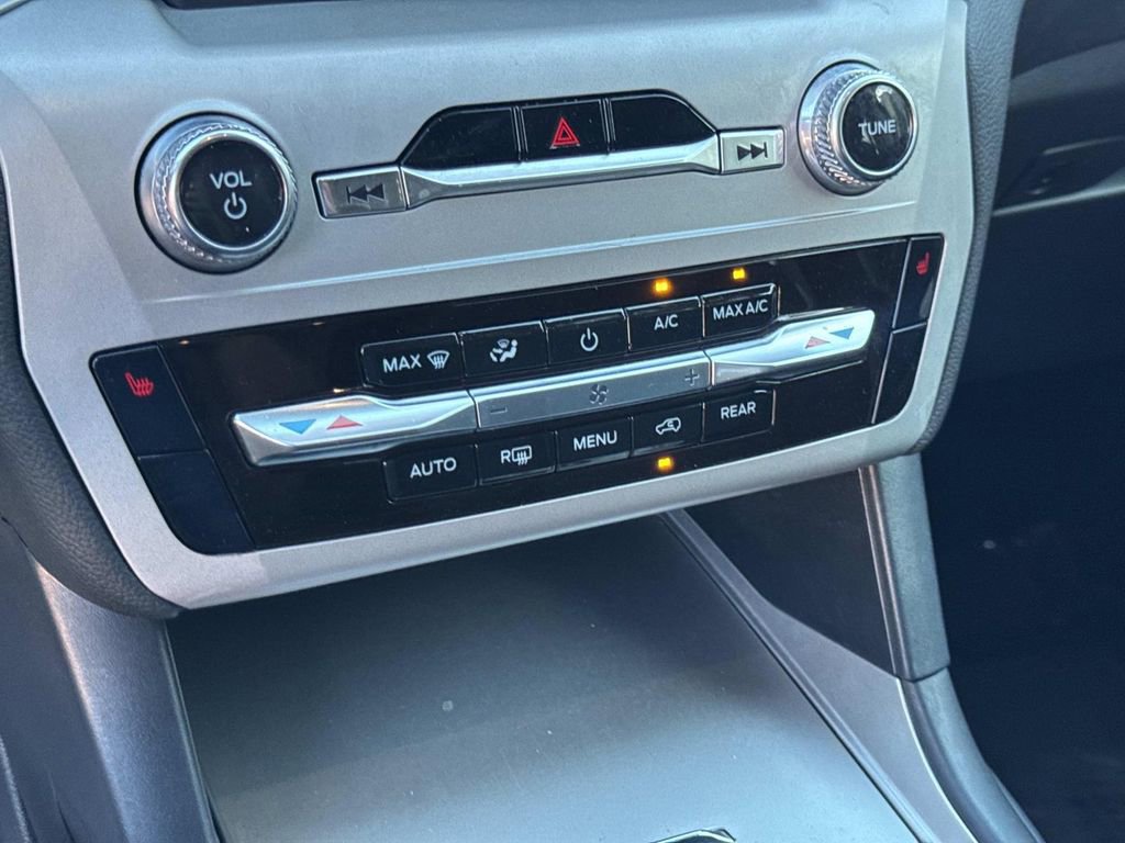 Certified 2023 Ford Explorer XLT image 26