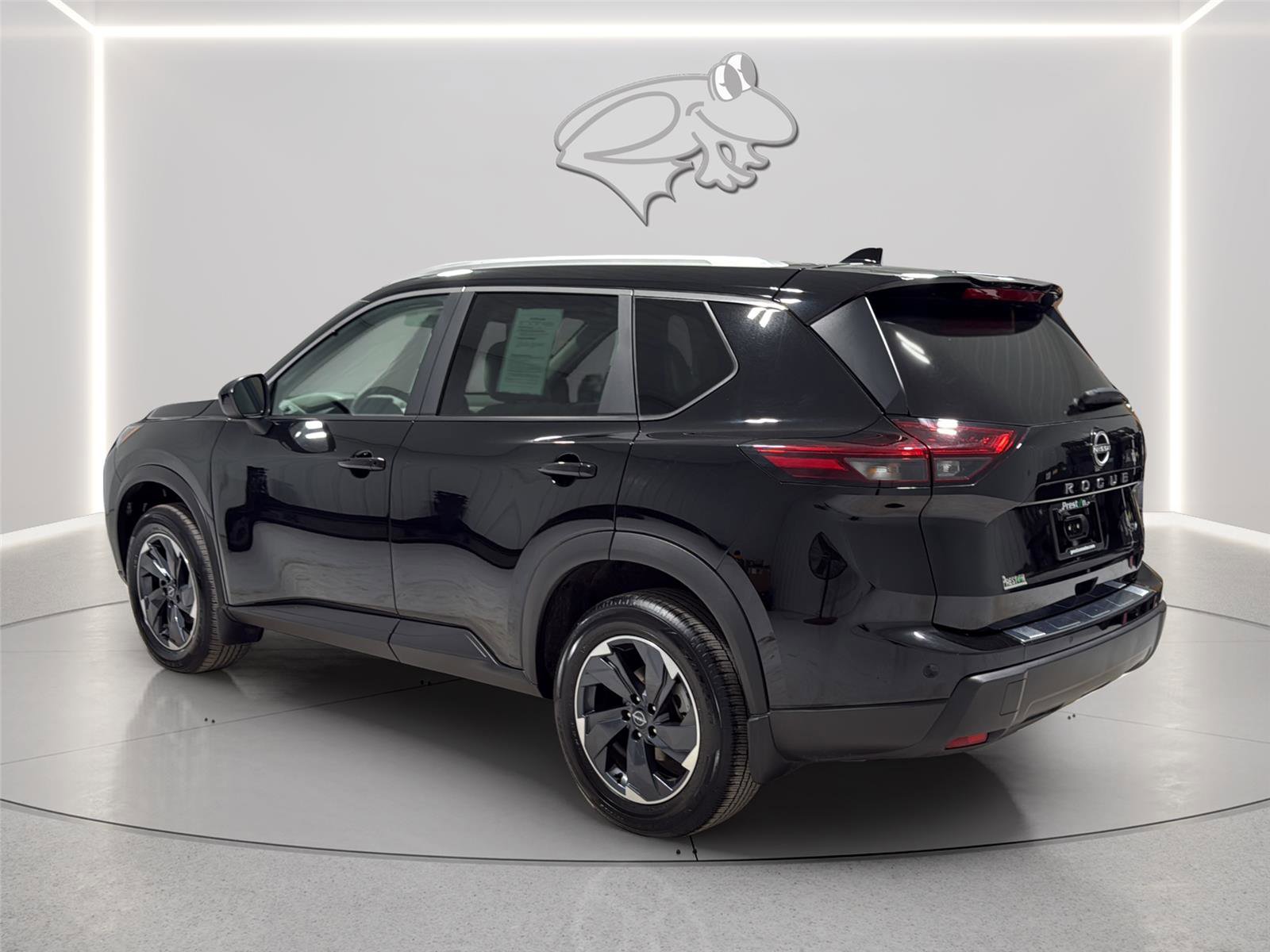 Used 2024 Nissan Rogue SV w/ SV Premium Package FWD image 3