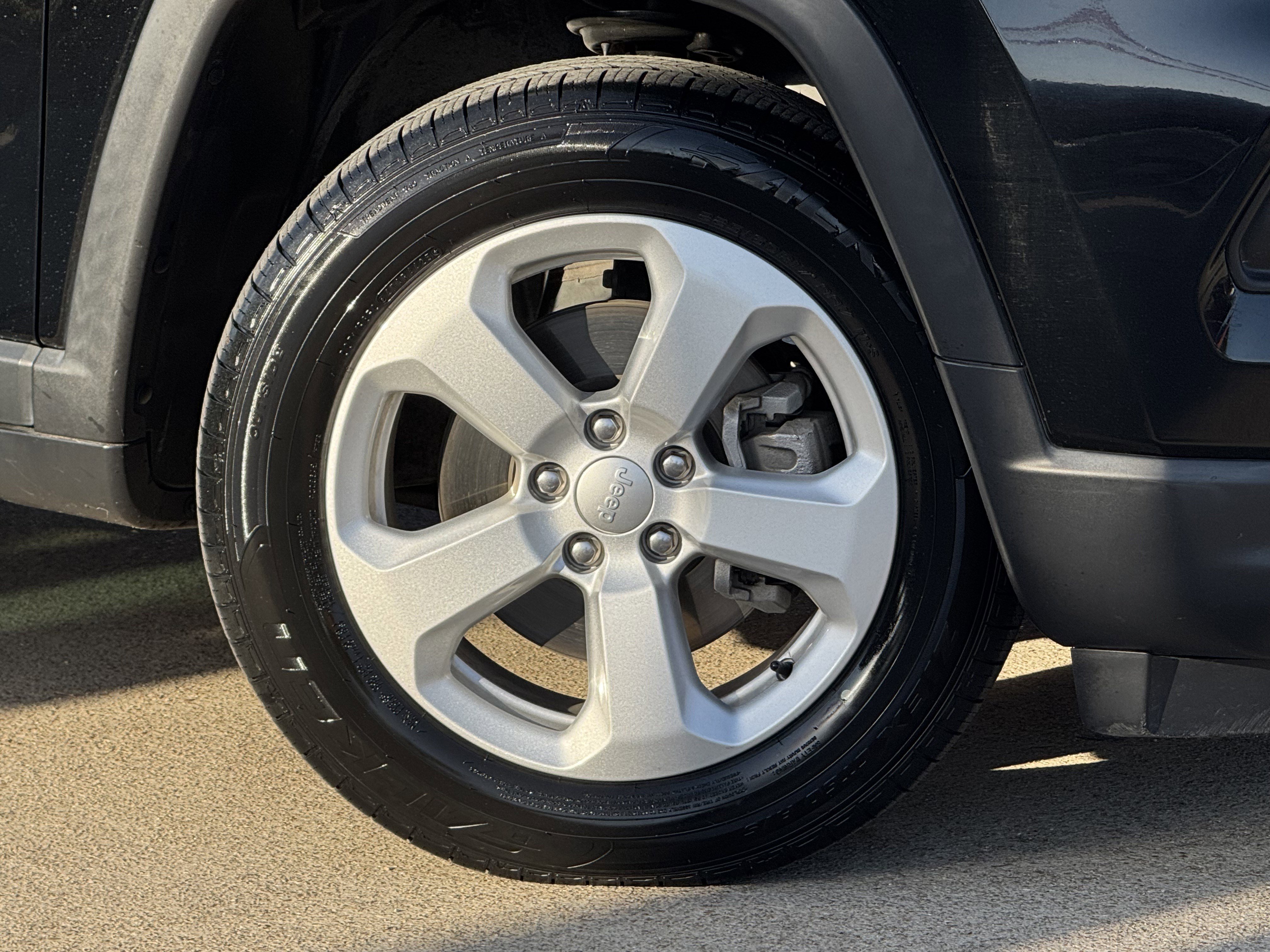 Used 2022 Jeep Compass Latitude image 2