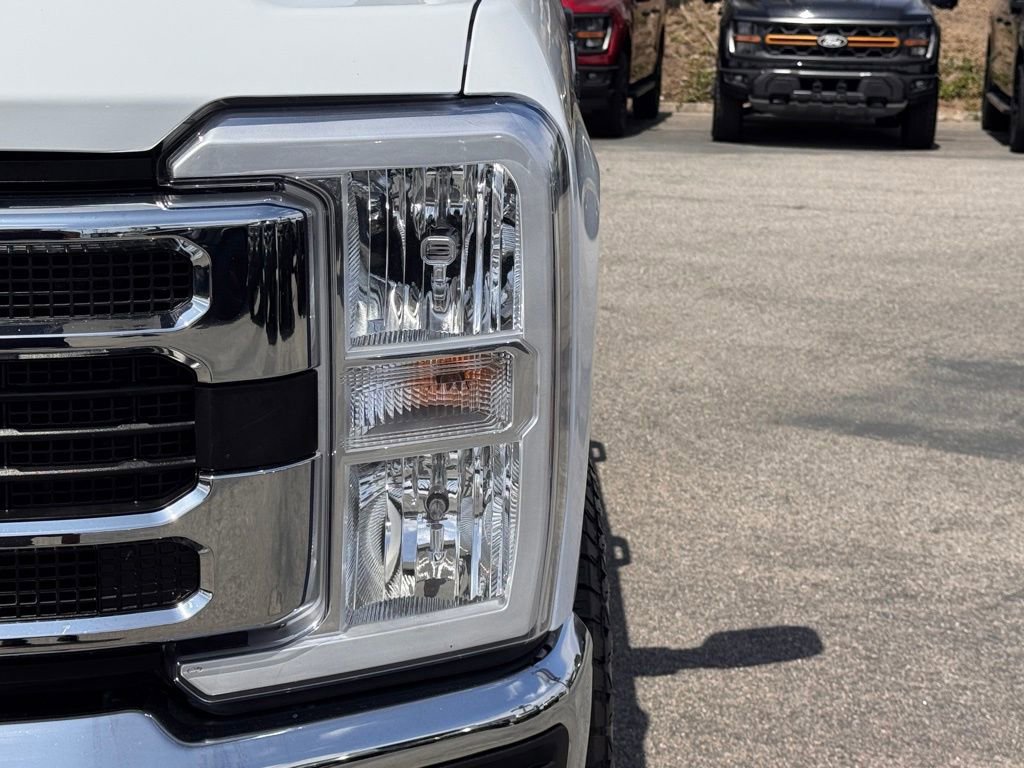 Certified 2025 Ford F250 XLT w/ FX4 Off-Road Package AWD/4WD image 8