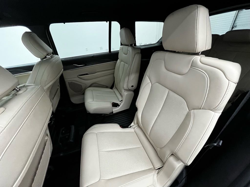 Used 2024 Jeep Grand Cherokee L Limited w/ Luxury Tech Group II image 32