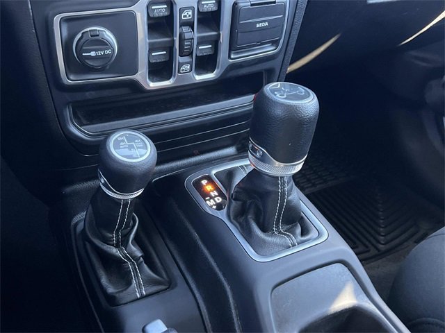 Used 2018 Jeep Wrangler Unlimited Sahara image 25