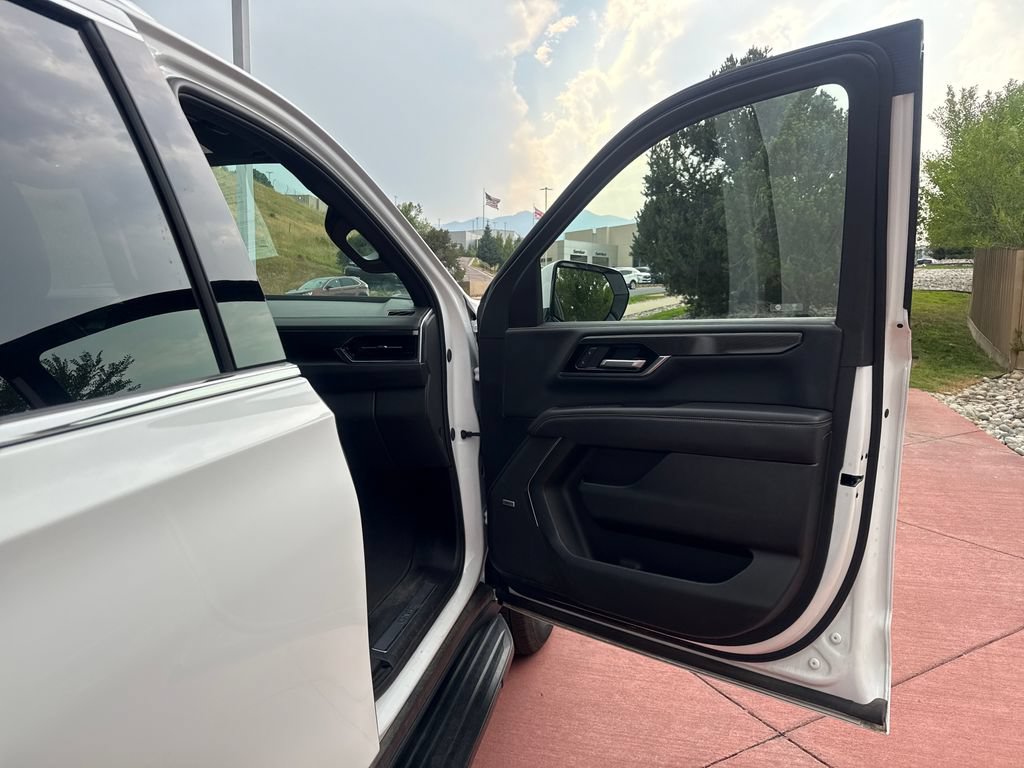 Used 2025 GMC Yukon XL Elevation AWD/4WD image 32