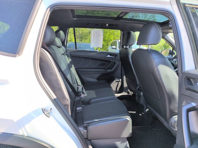 Used 2022 Volkswagen Tiguan SE R-Line AWD/4WD image 16