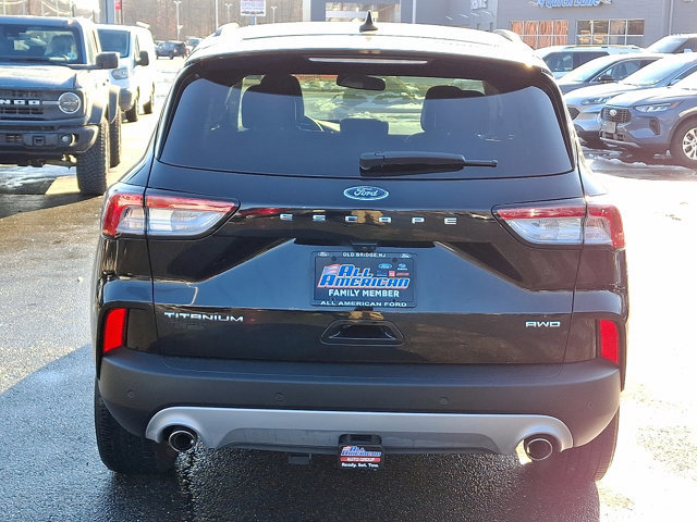 Certified 2022 Ford Escape Titanium w/ Class II Trailer Tow Package image 9