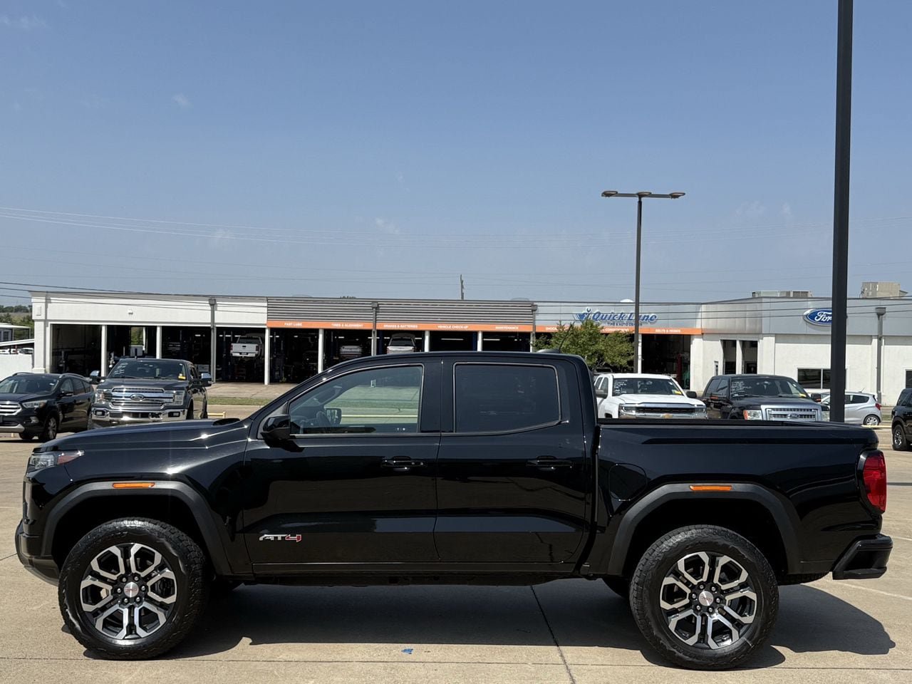 Used 2023 GMC Canyon AT4 w/ AT4 Premium Package AWD/4WD image 3