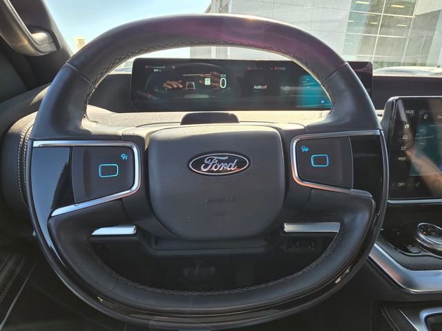 Certified 2025 Ford Expedition Max Platinum w/ Stealth Appearance Package AWD/4WD image 15