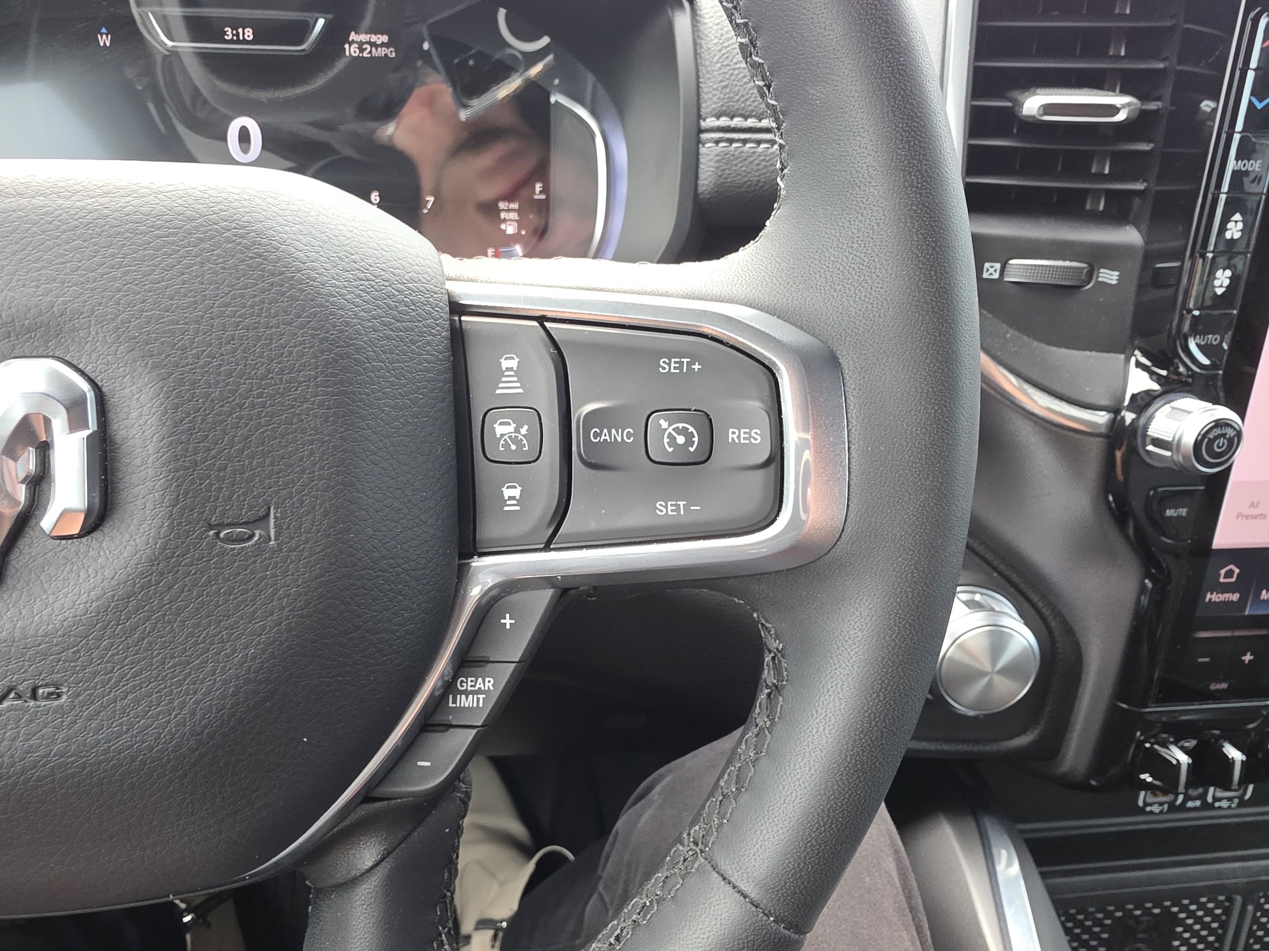 Used 2025 RAM 1500 Laramie AWD/4WD image 17