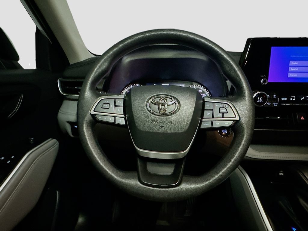 Used 2023 Toyota Highlander L AWD/4WD image 13