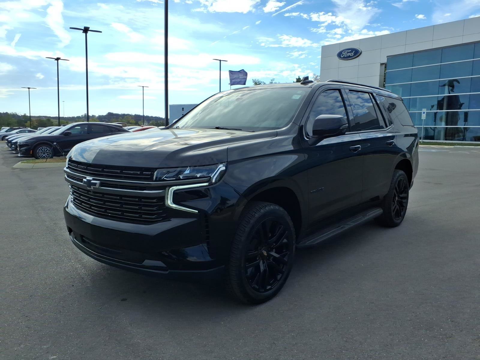 Used 2021 Chevrolet Tahoe RST w/ Luxury Package AWD/4WD image 7