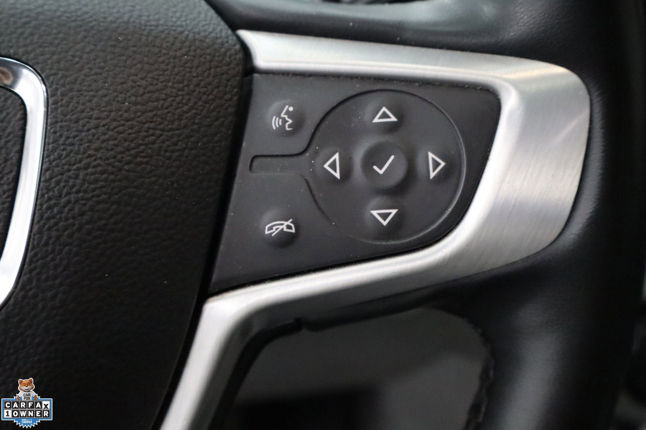 Used 2024 GMC Terrain SLT image 24