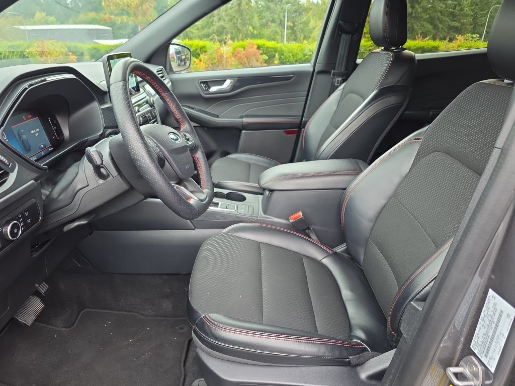 Certified 2025 Ford Escape ST-Line Select AWD/4WD image 5