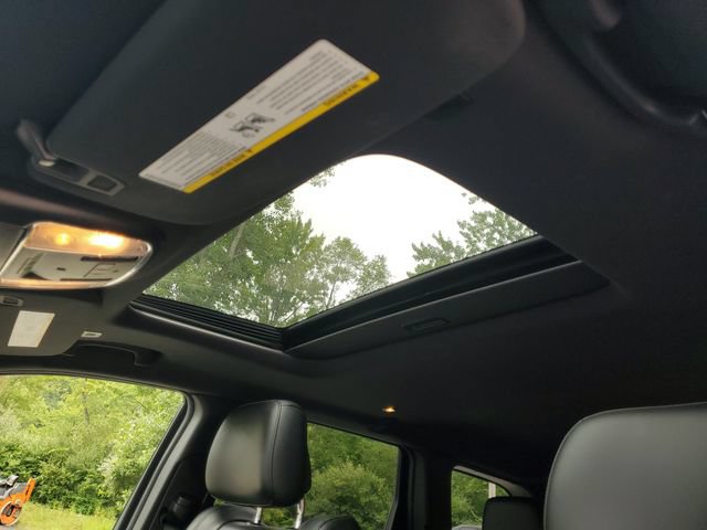 Used 2019 Jeep Grand Cherokee Limited AWD/4WD image 16