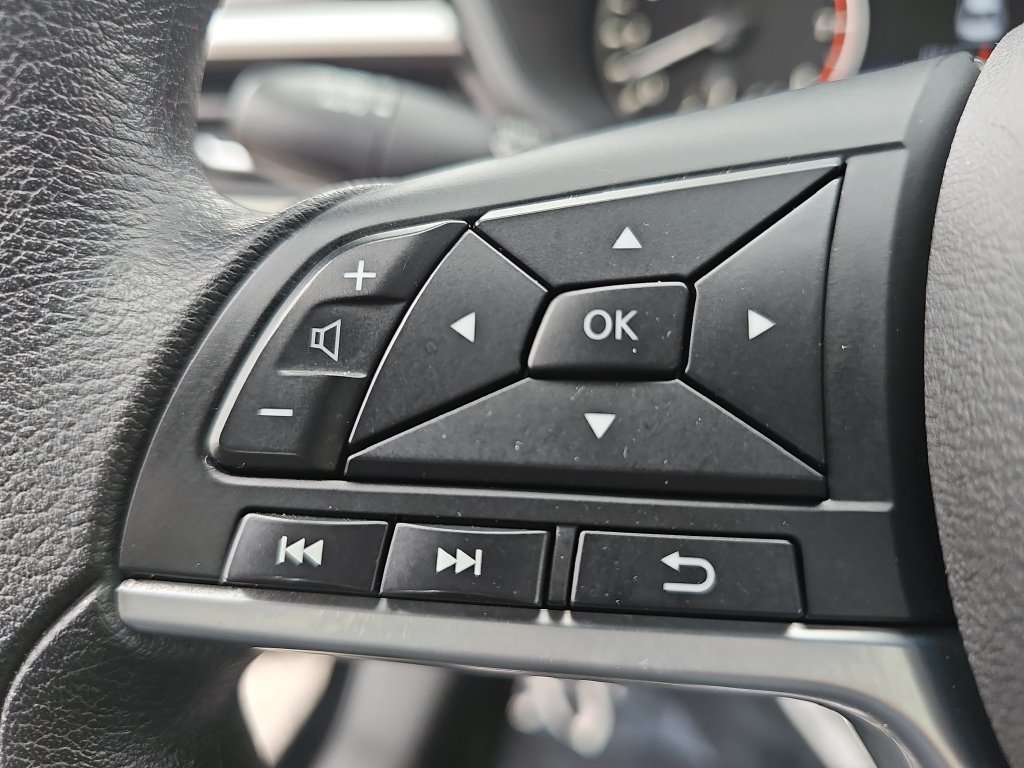 Used 2025 Nissan Altima 2.5 SV FWD image 16