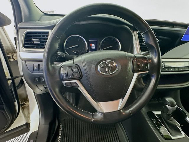 Used 2018 Toyota Highlander Limited Platinum AWD/4WD image 18