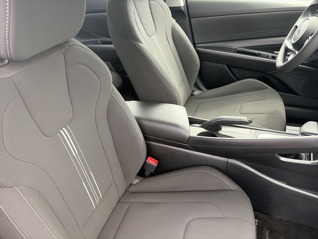Used 2023 Hyundai Elantra SEL FWD image 31
