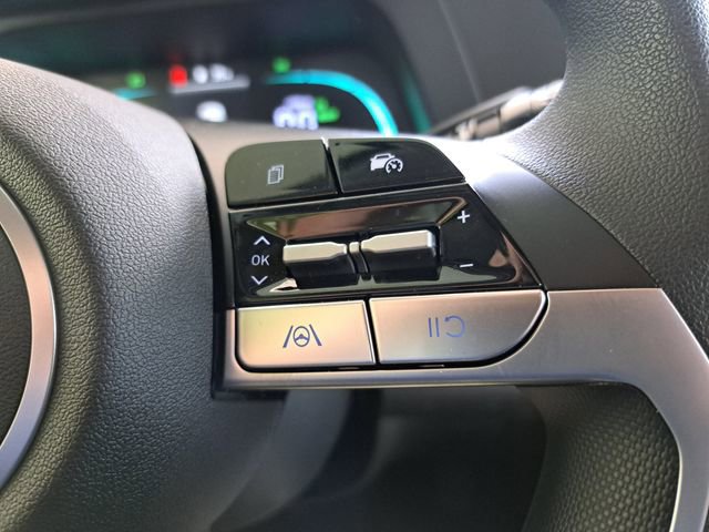 Used 2025 Hyundai Elantra Hybrid image 16