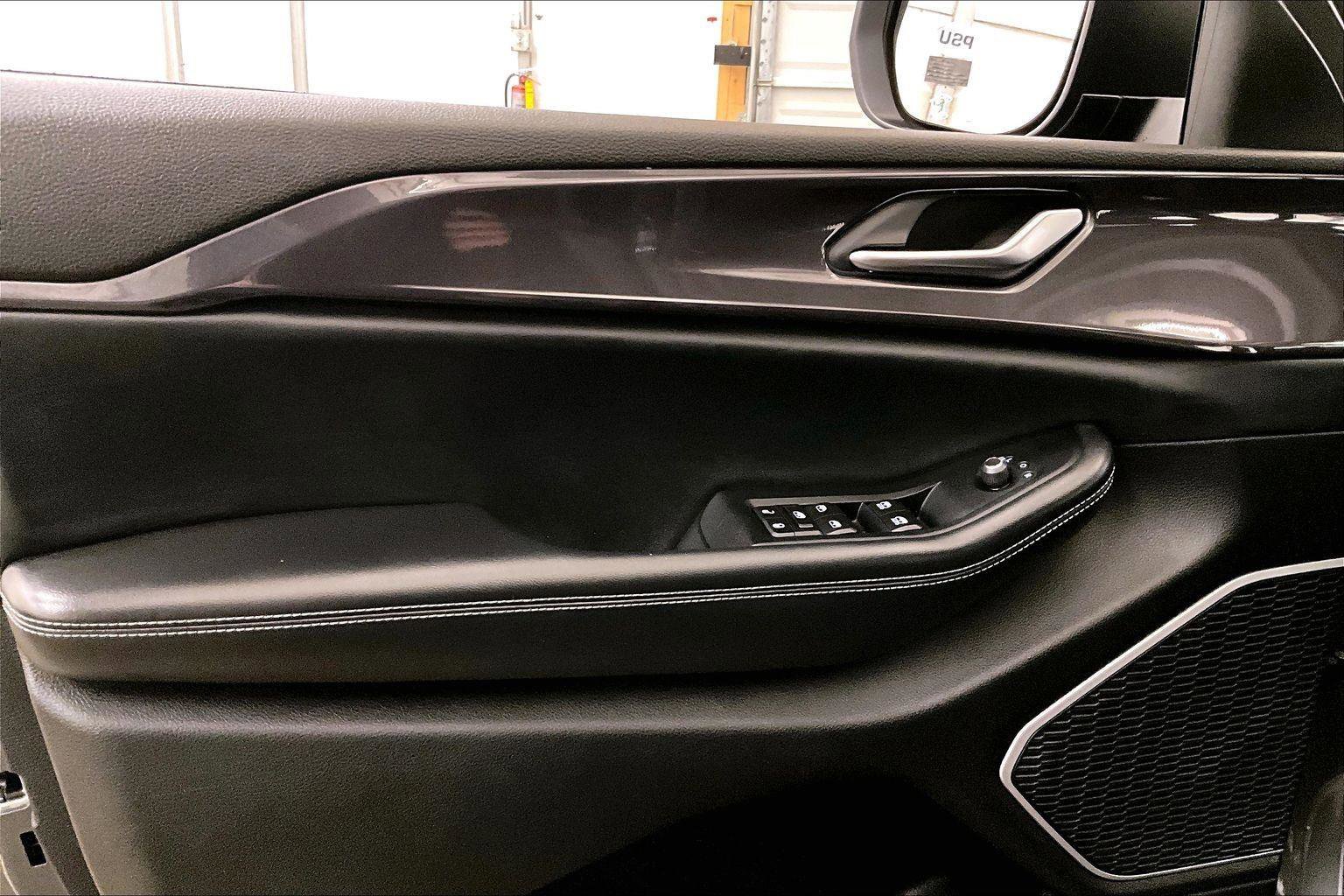 Used 2021 Jeep Grand Cherokee L Laredo w/ Luxury Tech Group I image 22