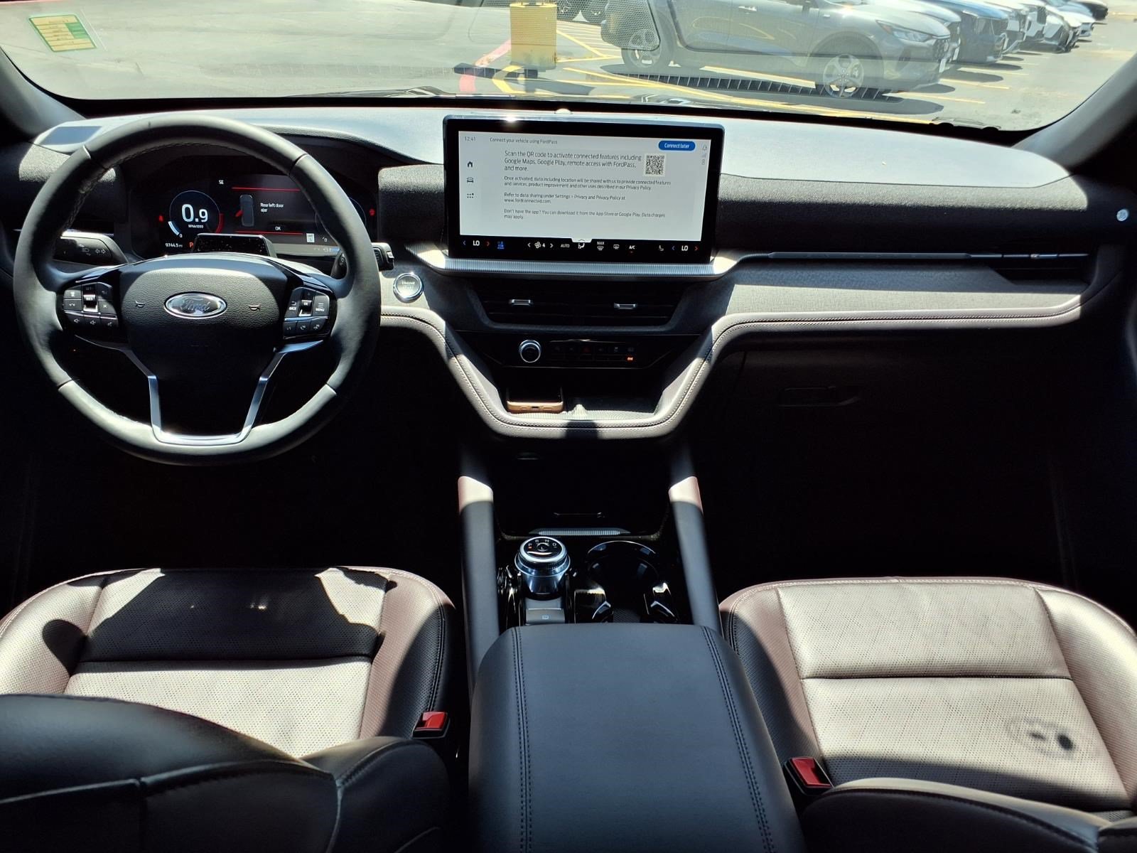 Certified 2025 Ford Explorer Platinum RWD image 12