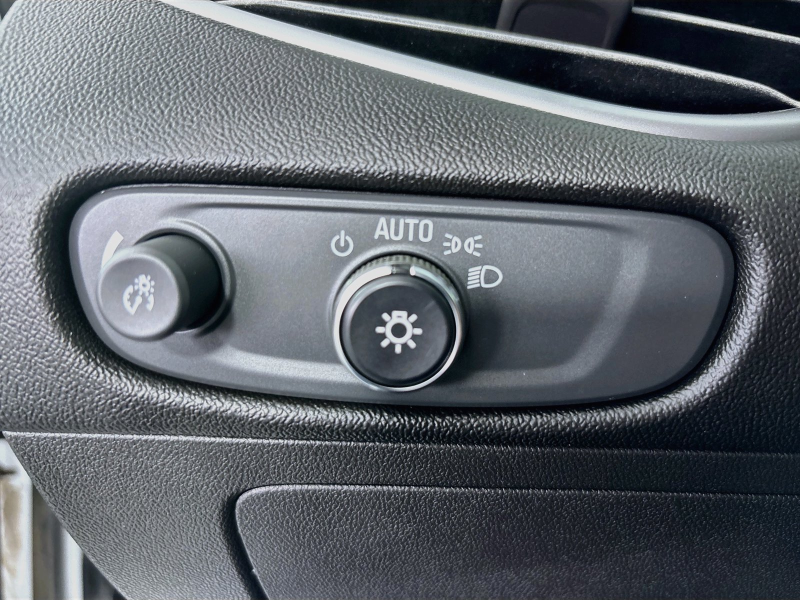 Used 2018 Chevrolet Malibu LS FWD image 10