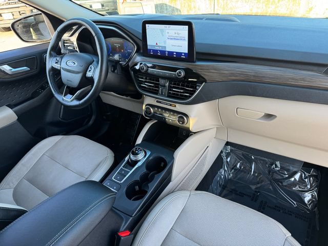 Certified 2020 Ford Escape Titanium w/ Titanium Premium Package 2.0 AWD/4WD image 21