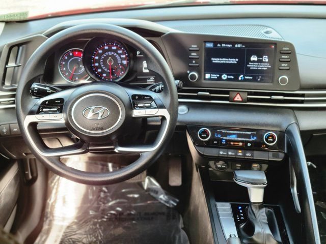 Used 2021 Hyundai Elantra SEL FWD image 11