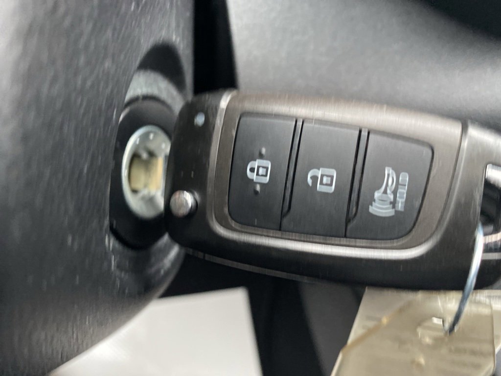 Used 2023 Hyundai Venue SEL image 26