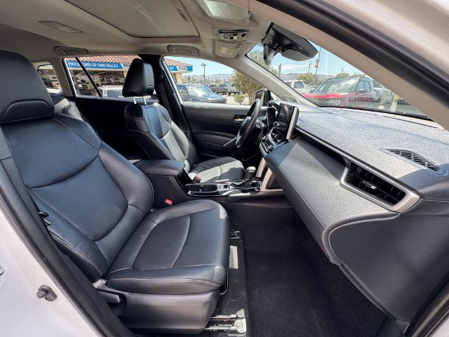 Used 2023 Toyota Corolla Cross XLE w/ Convenience Package FWD image 23