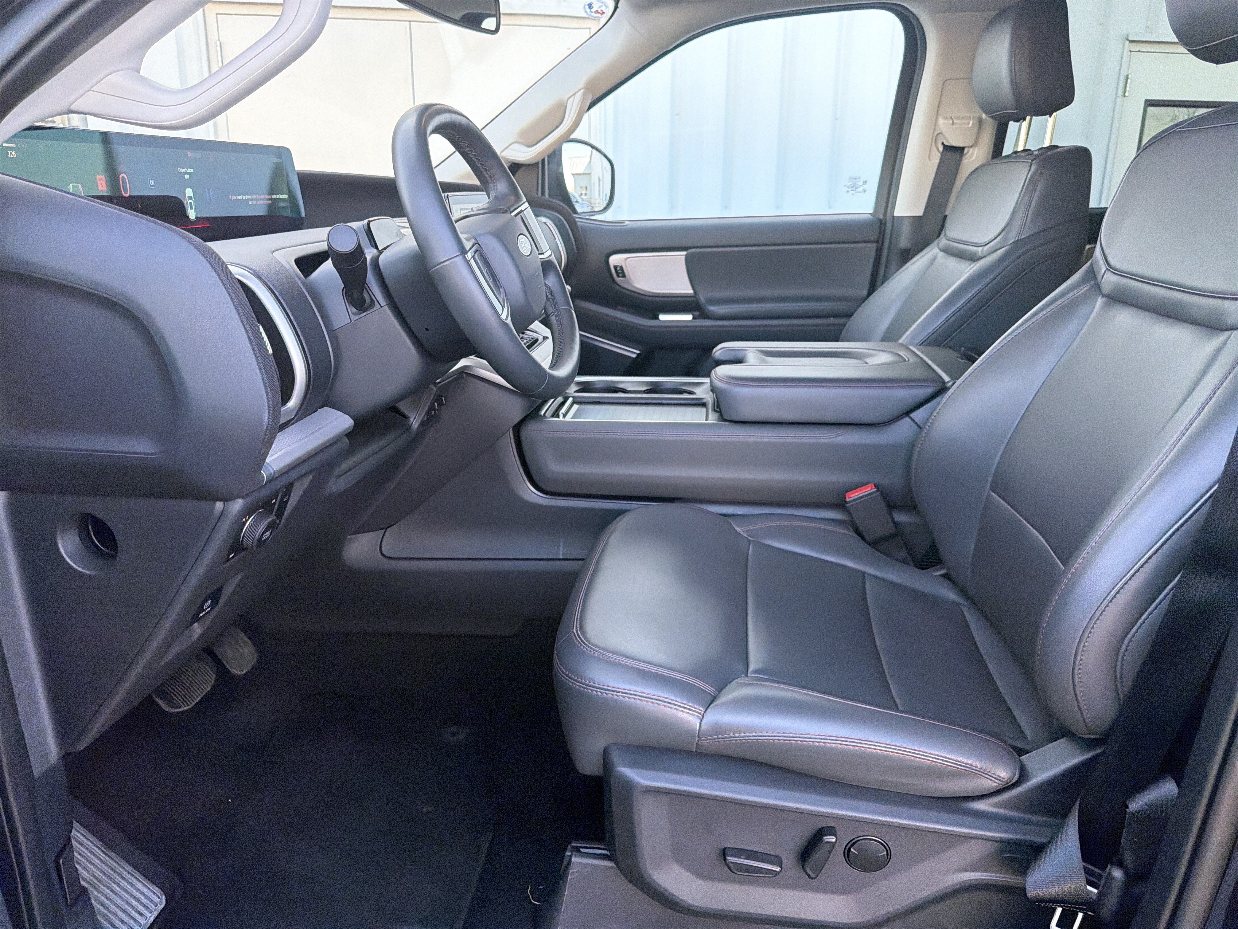 Certified 2025 Ford Expedition Active AWD/4WD image 17