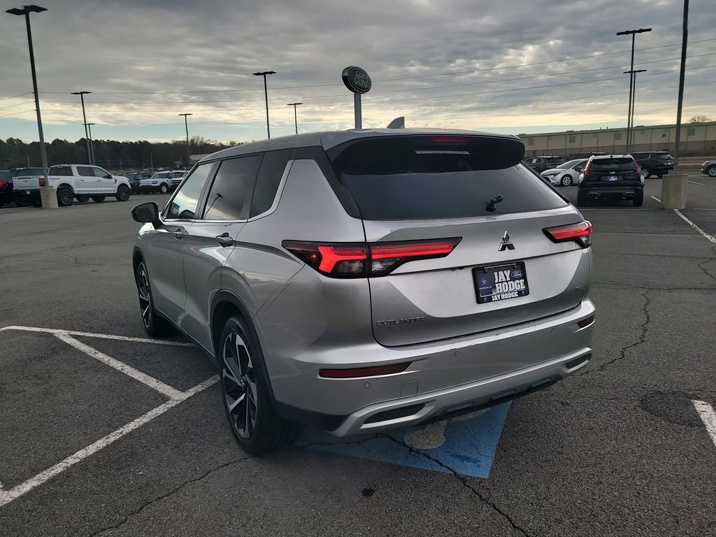 Used 2024 Mitsubishi Outlander SE image 5