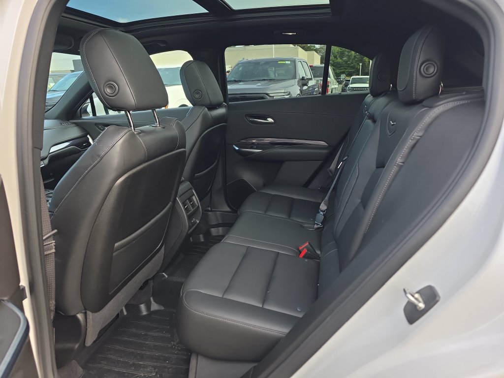 Used 2021 Cadillac XT4 Luxury w/ Cold Weather Package AWD/4WD image 17