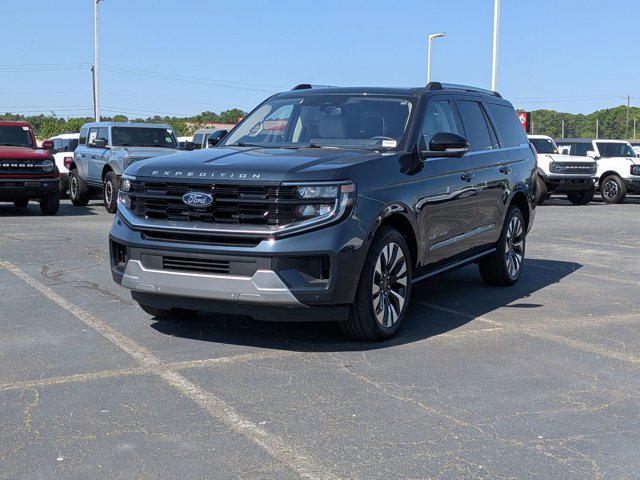 Certified 2025 Ford Expedition Platinum w/ Driver's Package AWD/4WD image 8