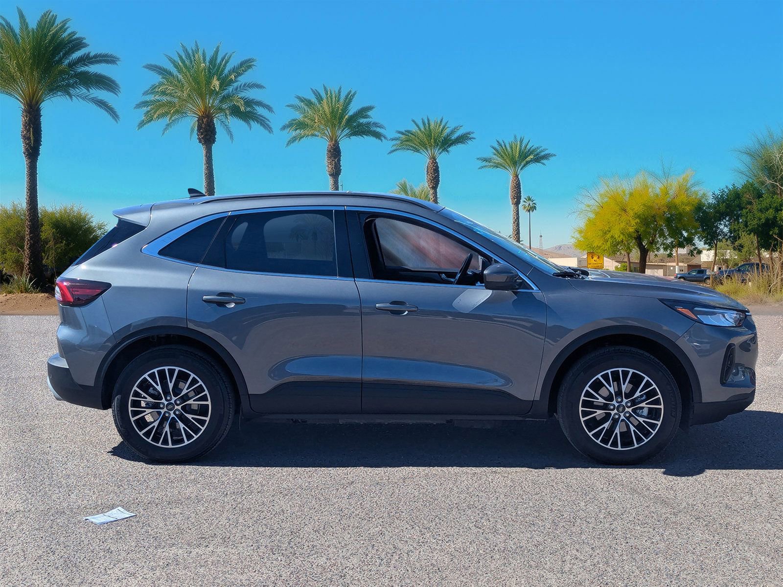 Certified 2025 Ford Escape SE image 6